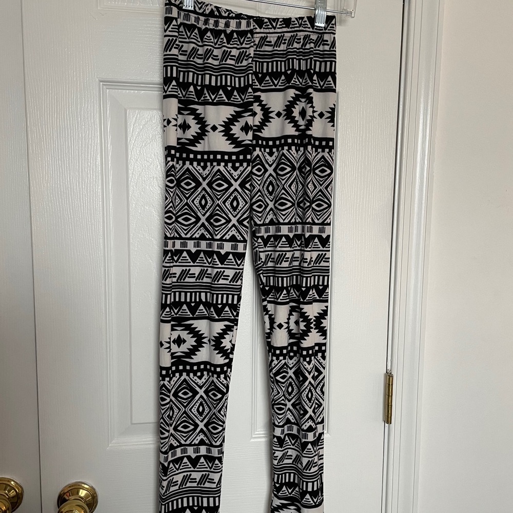 Black & White Print Leggings